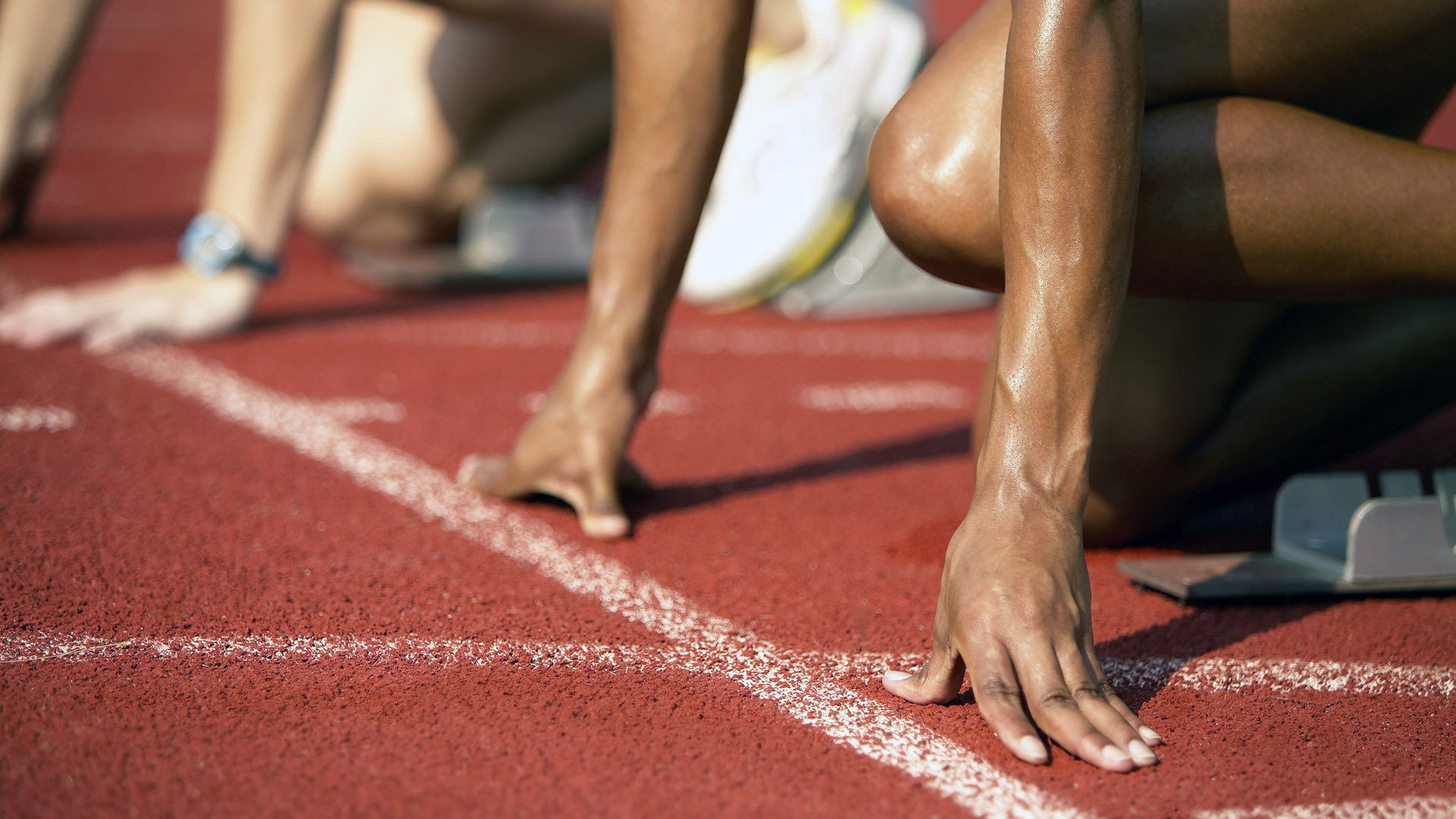 办公室椅子瑜伽挑战日 员工在工位完成全套动作